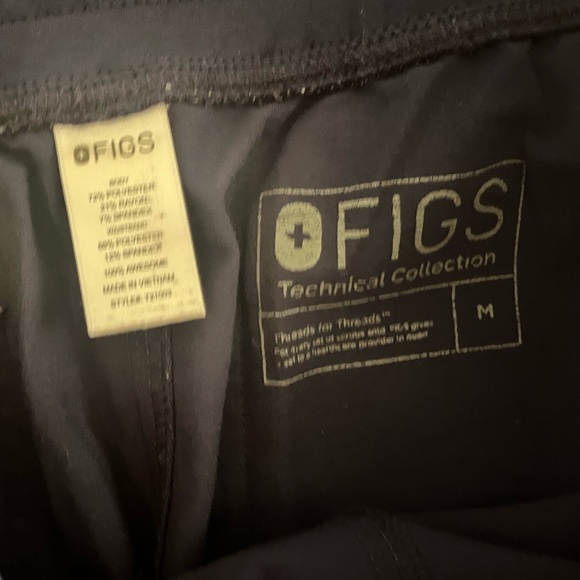 FIGS SCRUBS - Picture 2 of 4
